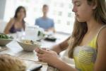 15 Vakarienės stalo taisyklių, kurių, pasak mūsų, niekada neturėtų sulaužyti