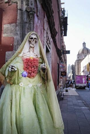 statula „santa muerte“ Meksikos mieste