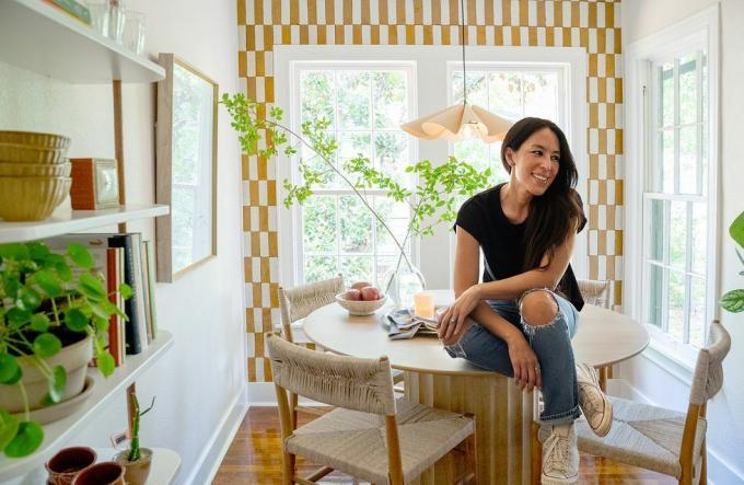 Joanna gaines in mini reni