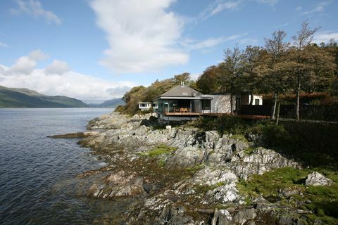 Cape Cove, namas, rodomas BBC „The Nest“, nufilmuotas Loch Long mieste, visai šalia Glazgo