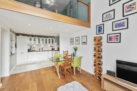 Senoji karališkoji laisva vieta - Islington - mezzanine - Savills