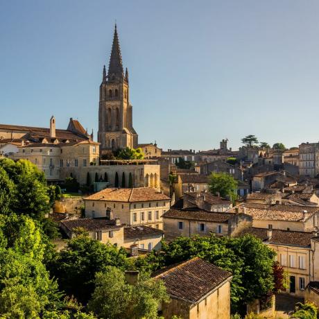 Saint-Emilion monolitinė bažnyčia ir senamiestis. Bordo, Prancūzija