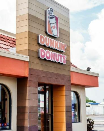 florida, arcadia, dunkin spurgos, kavinės išorinė nuotrauka, kurią pateikė jeffrey greenbergeducation imagesuniversal images group via getty images