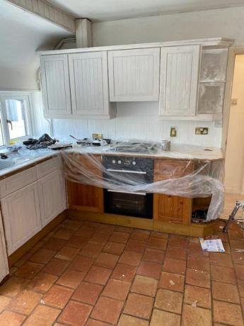 100 svarų sterlingų biudžetinė virtuvės renovacija