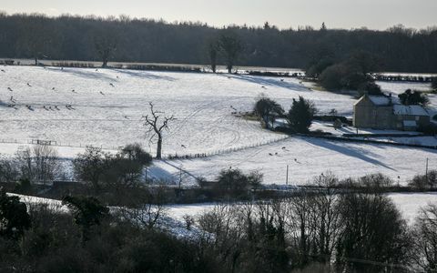 Sniegas dengia laukus 2017 m. Gruodžio 28 d. Netoli Cirencester, 