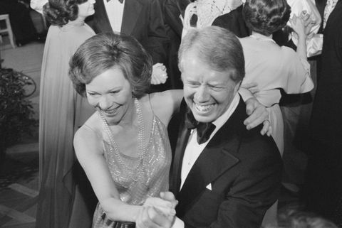 JAV prezidentas Jimmy Carteris ir pirmoji ponia Rosalynn Carter šoka Baltųjų rūmų kongreso baliuje, Vašingtone