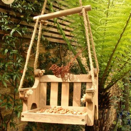 „Swingseat“ paukščių tiektuvas, skelbia Notonthehighstreet.com