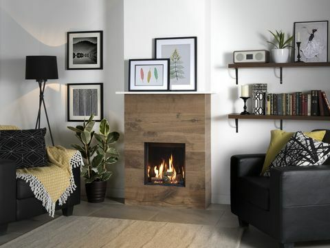 „Gazco Riva2 400 Edge Gas Fire“ su juodo stiklo pamušalu