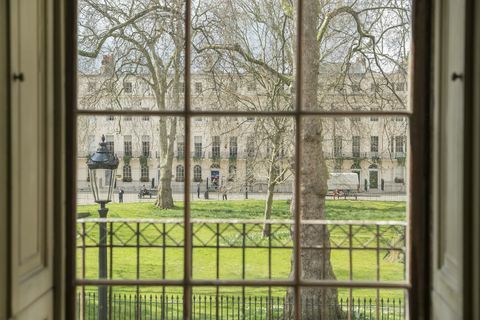 „Fitzroy“ aikštė 1 - Marylebone - „Phantom Thread“ - Daniel Day Lewis - langai - Knight Frank