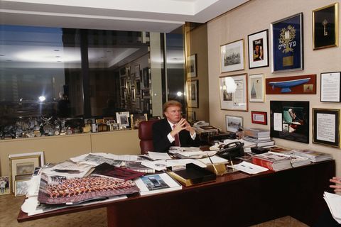 „Trump's Desk“