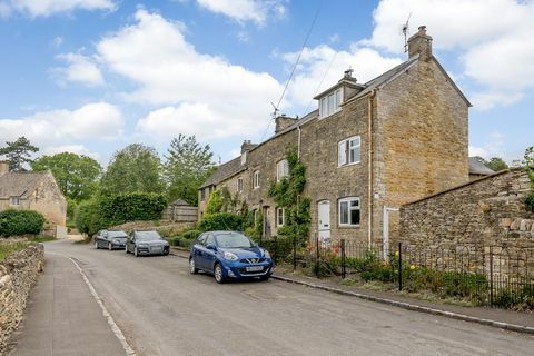 medaus spalvos kotedžas parduodamas cotswolds