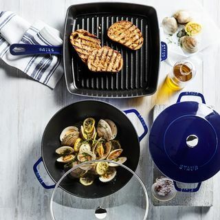 Staub 4 1/2-Qt. Emaliuota tobula keptuvė