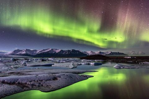 Aurora Borealis apie Islandiją