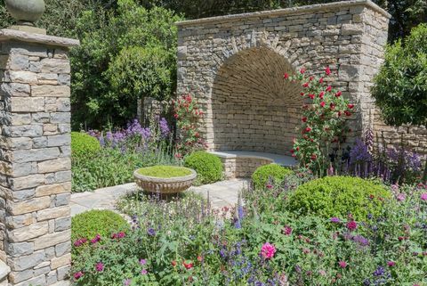 „The Claims“ vaikinai: labai angliškas sodas, kurį sukūrė Janine Crimmins - amatininkų sodas - „Chelsea Flower Show 2018“