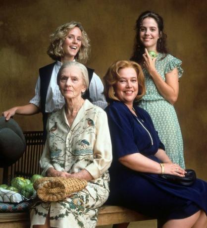 mary stuart masterson, jessica tandy, kathy bates ir mary louise parker viešumo portretas filmui kepti žalieji pomidorai, 1991 m. universalgetty images nuotrauka