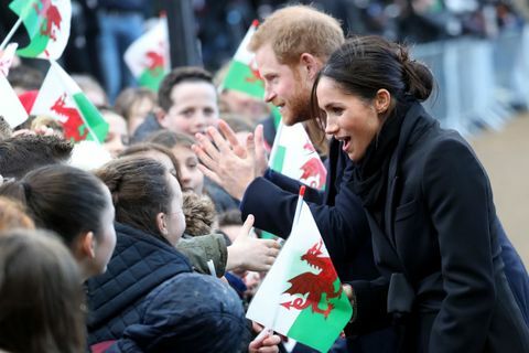 Haris ir Meghan susitinka su vaikais Kardife