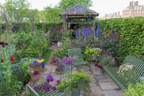 Anneka ryžių spalvų pjaustymo sodas. Sukūrė: Sarah Raven. „RHS Chelsea Flower Show 2017“. BBC jaučiasi gerai sode