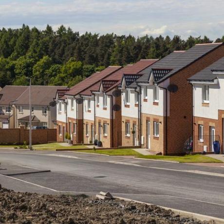 naujai baigtų namų eilė naujos statybos būstui Škotijoje