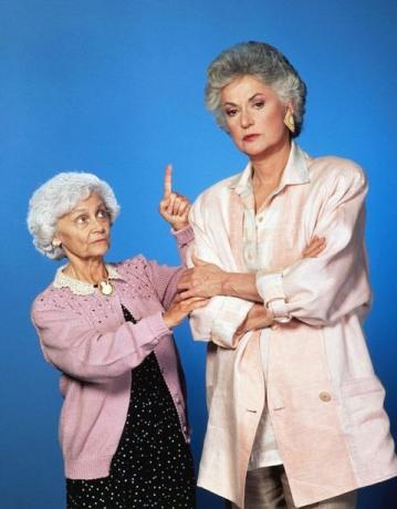 Bea Arthur ir Estelle Getty filme „Auksinės merginos“