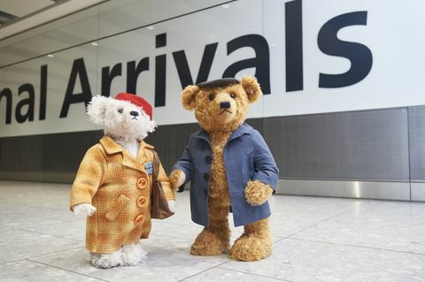 Steifas - ponas ir ponia Bair atvykus į Heathrow