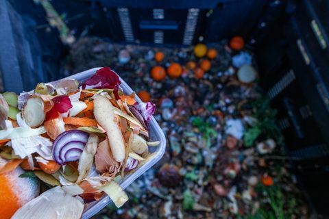 „Jardin“ - „Composter des déchets verts“