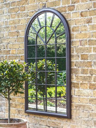 „Fura“ lauko sodo sienų langų stiliaus arkinis veidrodis