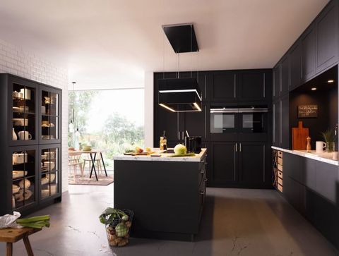 „Schüller“ virtuvė - juodi vienetai