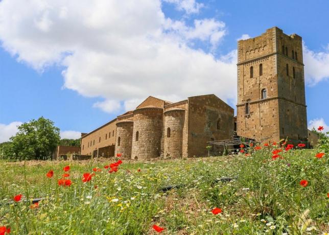 San Giusto abatija, Lacijus, Italija